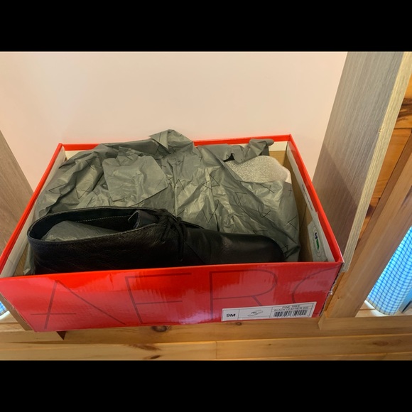 New in Box Black AEROSOLES Black Leather Lace Pine Tree Low Ankle Boots - Picture 7 of 10